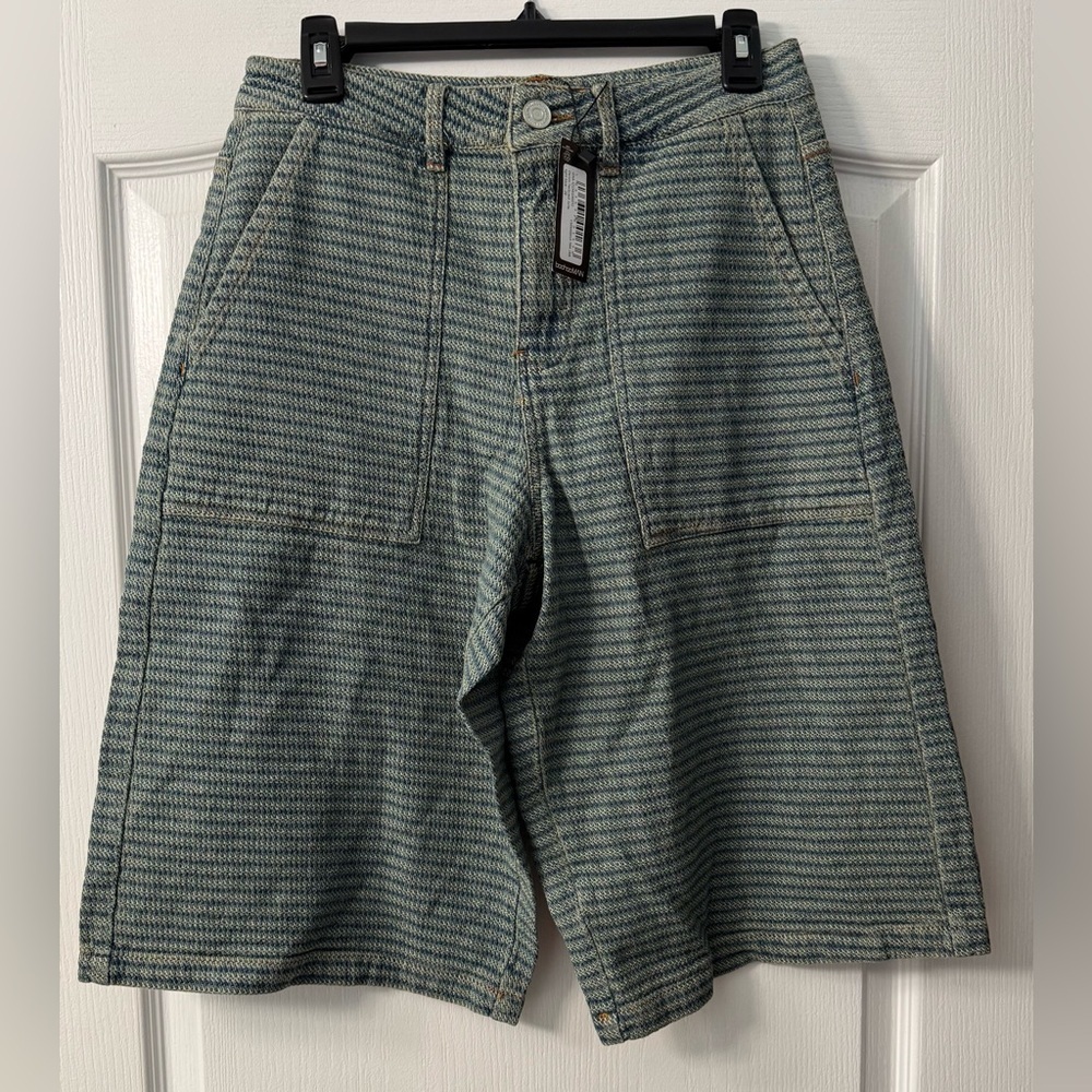 BoohooMAN Denim Textured Jorts in light blue - Picture 4 of 7